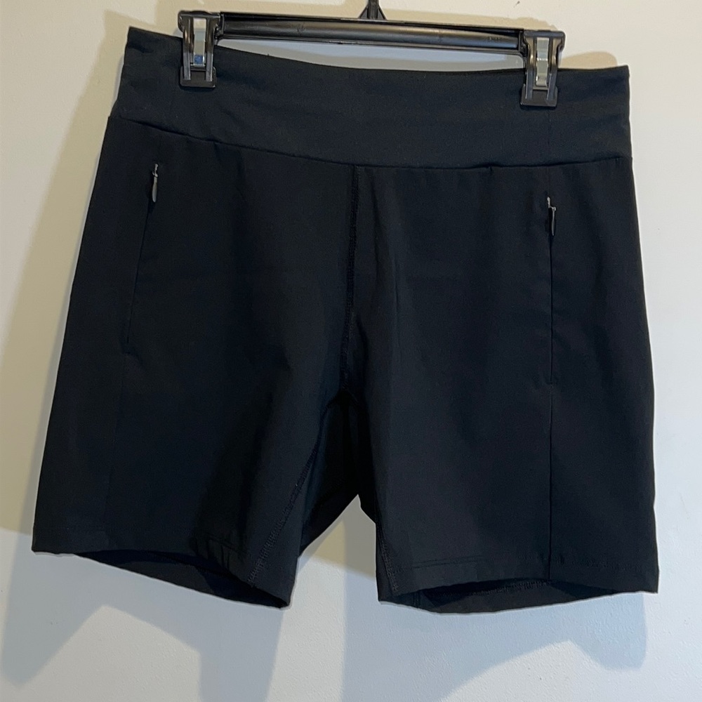 Columbia shorts size M